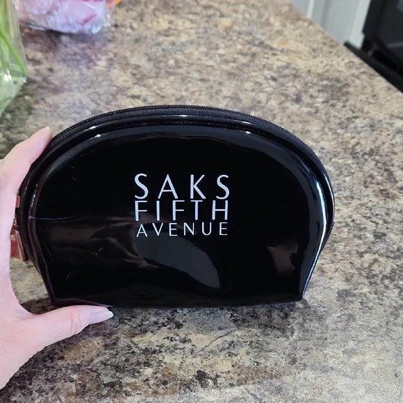 Saks Fifth Avenue Glossy Black Makeup Pouch - Picture 11 of 11
